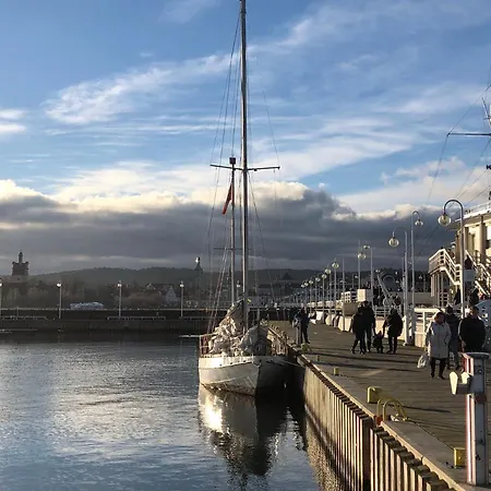 Elite Admiralski Przy Plazy Lägenhet Sopot